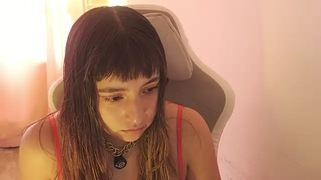 Snapshot of emitaa17228o chatting on 12/19/25, 07:10 emitaa17228o online show from 12/19/25, 07:10