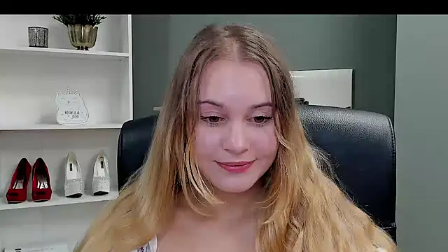 Snapshot of kitty_valeria chatting on 09/17/25, 08:54 kitty valeria online show from 09/17/25, 08:54
