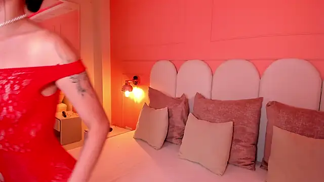 emilly williams  online show from 02/25/25, 05:04