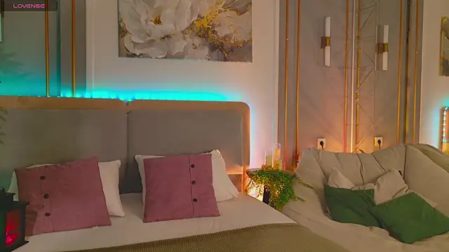 Lolly Neal online show from 04/22/26, 03:35