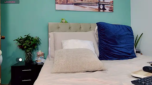 yanella fire online show from 10/24/25, 08:05