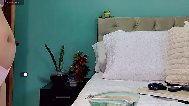 yanella fire online show from 11/16/25, 12:22