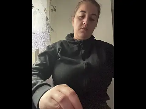 yzabell18 online show from 10/10/25, 07:29