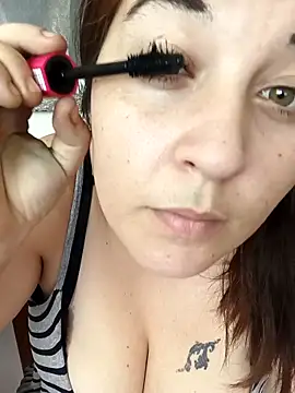 yzabell18 online show from 11/20/25, 12:27