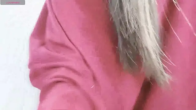 tanhxiu online show from 12/18/24, 08:03