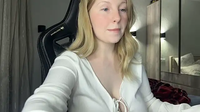 Snapshot of x_ivy_x chatting on 12/10/24, 04:27 x ivy x online show from 12/10/24, 04:27