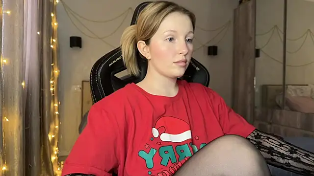 Snapshot of x_ivy_x chatting on 12/27/24, 10:01 x ivy x online show from 12/27/24, 10:01