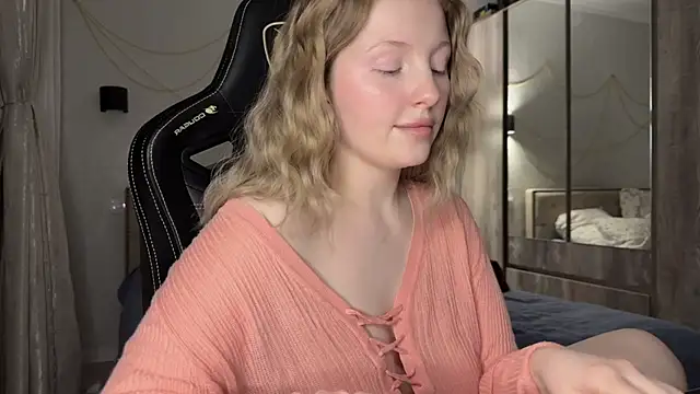 Snapshot of x_ivy_x chatting on 01/10/25, 03:27 x ivy x online show from 01/10/25, 03:27