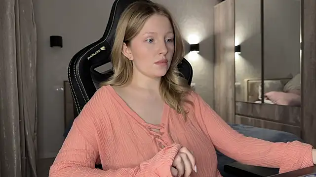 Snapshot of x_ivy_x chatting on 01/29/25, 03:47 x ivy x online show from 01/29/25, 03:47