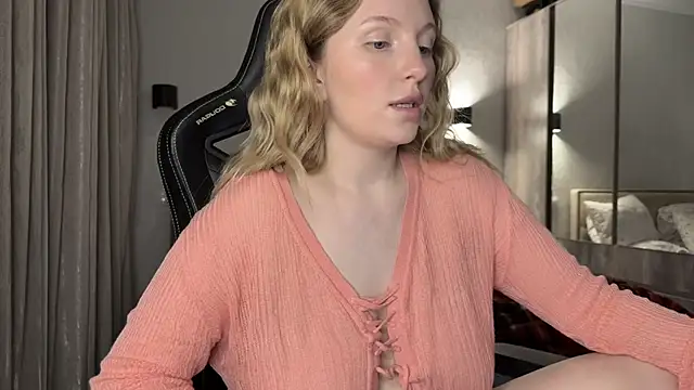 Snapshot of x_ivy_x chatting on 02/22/25, 03:14 x ivy x online show from 02/22/25, 03:14