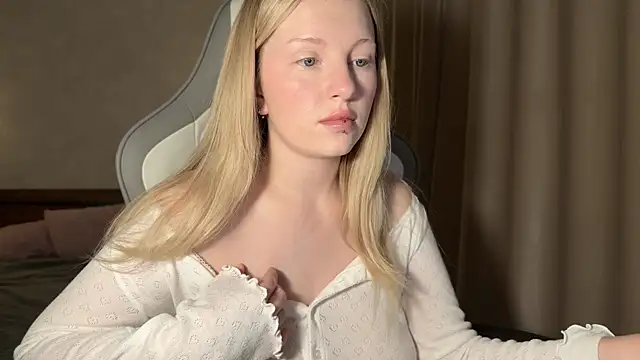 Snapshot of x_ivy_x chatting on 10/30/25, 05:46 x ivy x online show from 10/30/25, 05:46