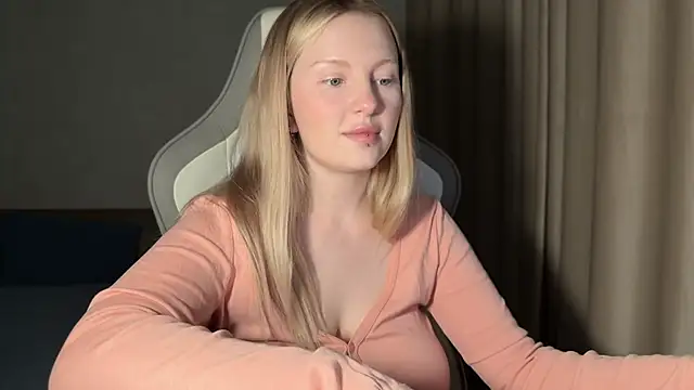 Snapshot of x_ivy_x chatting on 11/12/25, 04:51 x ivy x online show from 11/12/25, 04:51