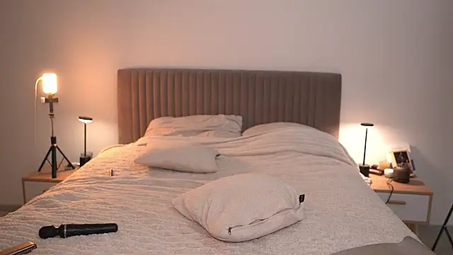 arielbell  online show from 04/22/26, 10:06