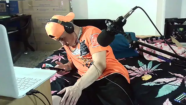 Snapshot of --D-a-D-D-y- chatting on 03/14/25, 07:37 --D-a-D-D-y- online show from 03/14/25, 07:37