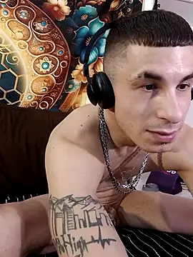 Snapshot of --D-a-D-D-y- chatting on 12/22/25, 09:06 --D-a-D-D-y- online show from 12/22/25, 09:06