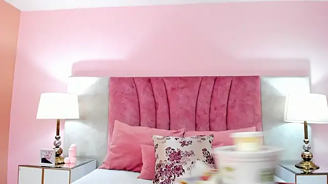 SophiaLaurens online show from 02/03/25, 07:31