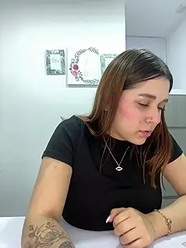 SophiaLaurens online show from 02/25/25, 09:13