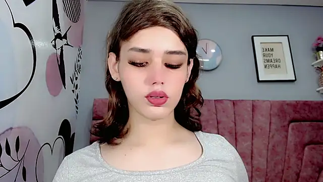 ValeriaAguilar online show from 12/08/24, 06:17