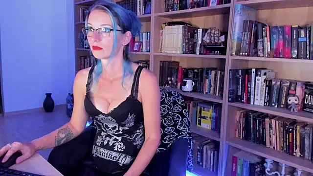 Snapshot of Queen_of_Hearts1 chatting on 09/10/25, 07:47 Queen of Hearts1 online show from 09/10/25, 07:47