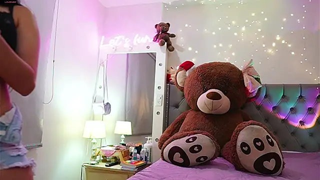 Snapshot of Tiana_sanders chatting on 12/16/24, 02:04 Tiana sanders online show from 12/16/24, 02:04