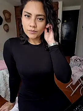 Snapshot of Thaliacooper_ chatting on 12/13/24, 05:43 Thaliacooper  online show from 12/13/24, 05:43