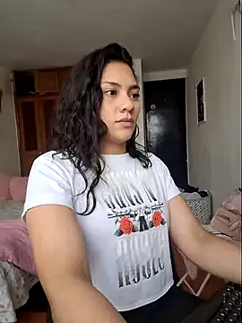 Snapshot of Thaliacooper_ chatting on 12/19/24, 06:56 Thaliacooper  online show from 12/19/24, 06:56
