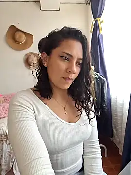 Snapshot of Thaliacooper_ chatting on 01/13/25, 06:59 Thaliacooper  online show from 01/13/25, 06:59
