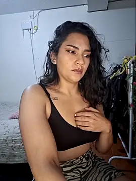 Snapshot of Thaliacooper_ chatting on 02/01/25, 11:37 Thaliacooper  online show from 02/01/25, 11:37