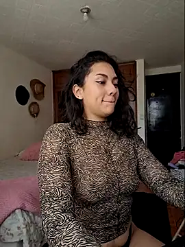 Snapshot of Thaliacooper_ chatting on 02/24/25, 04:47 Thaliacooper  online show from 02/24/25, 04:47