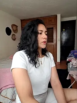 Snapshot of Thaliacooper_ chatting on 03/11/25, 05:46 Thaliacooper  online show from 03/11/25, 05:46