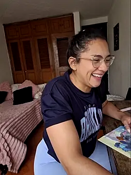 Snapshot of Thaliacooper_ chatting on 10/01/25, 06:14 Thaliacooper  online show from 10/01/25, 06:14
