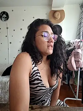 Snapshot of Thaliacooper_ chatting on 10/16/25, 06:42 Thaliacooper  online show from 10/16/25, 06:42