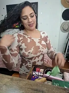 Snapshot of Thaliacooper_ chatting on 08/01/26, 11:47 Thaliacooper online show from 08/01/26, 11:47