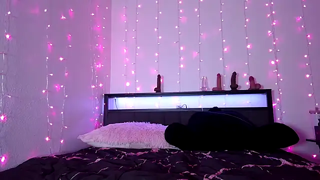 QueenLolaX online show from 07/27/26, 05:58
