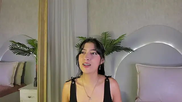 Snapshot of Susana_Sanchez chatting on 05/17/26, 04:10 Susana Sanchez online show from 05/17/26, 04:10