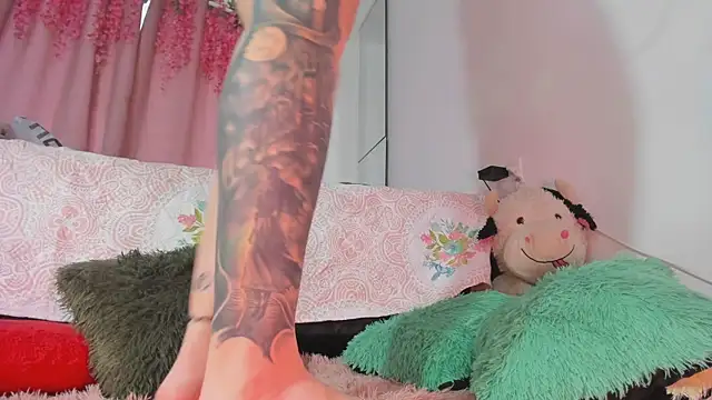 msschloee  online show from 10/09/25, 10:30