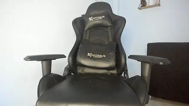Snapshot of _Poseidon1_ chatting on 02/15/25, 01:31  Poseidon1  online show from 02/15/25, 01:31