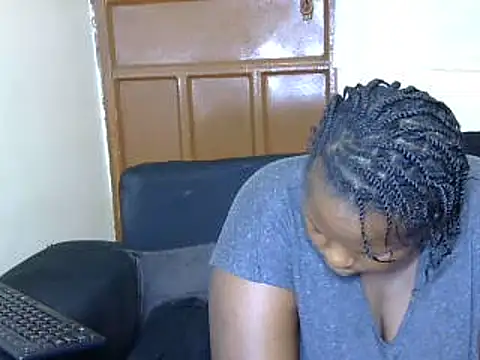 Snapshot of Pretty_lilly02 chatting on 03/05/25, 01:42 Pretty lilly02 online show from 03/05/25, 01:42