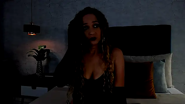 Luna18Pink online show from 10/29/25, 01:13