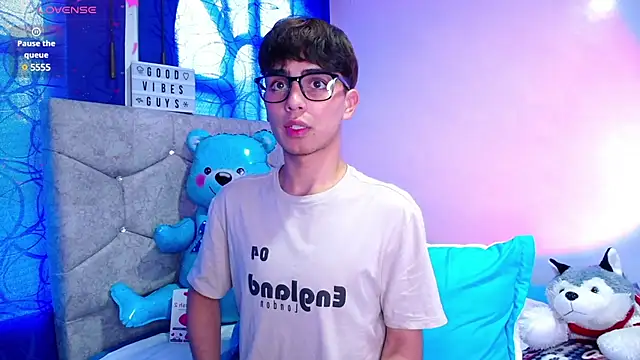 OwenBluee online show from 12/04/24, 08:51