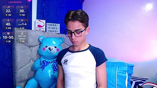 OwenBluee online show from 01/28/25, 06:16