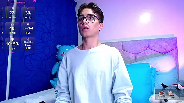 OwenBluee online show from 02/01/25, 03:41