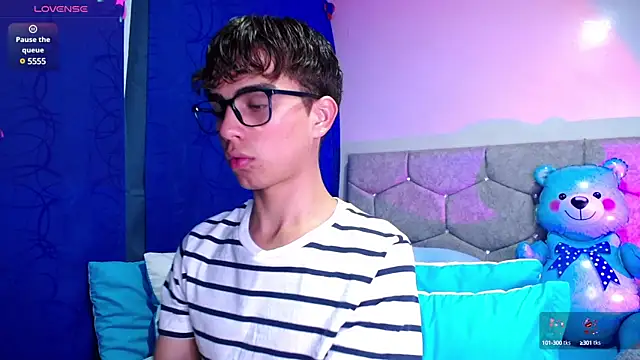 OwenBluee online show from 02/04/25, 05:42