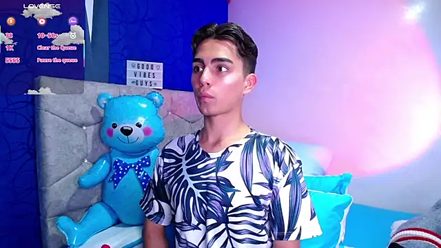 OwenBluee online show from 02/25/25, 04:03