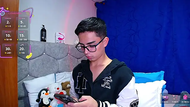 OwenBluee online show from 09/14/25, 09:25