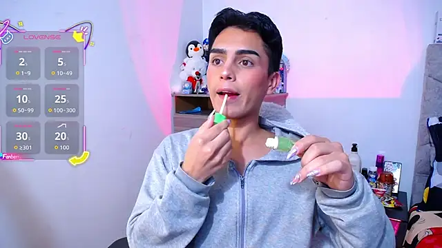 OwenBluee online show from 11/25/25, 05:29