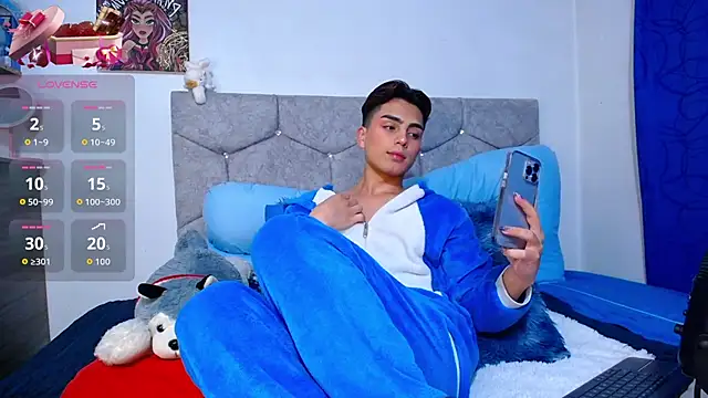 OwenBluee online show from 02/19/26, 06:31