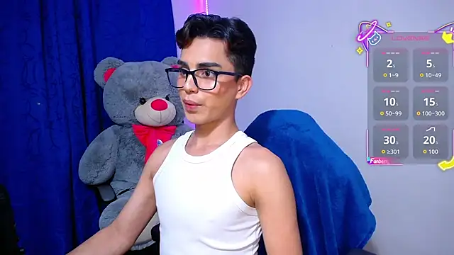 OwenBluee online show from 04/25/26, 06:05