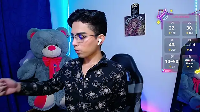 OwenBluee online show from 06/16/26, 12:24