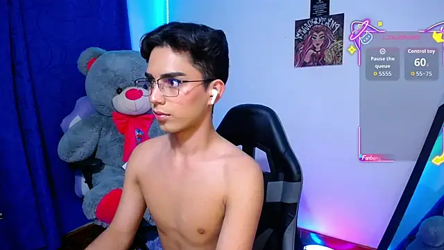 OwenBluee online show from 06/18/26, 09:14